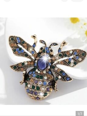 🆕️🐝 RHINESTONE ENCRUSTED  BUMBLE BEE BROOCH / PIN - MULTI COLOURED🐝